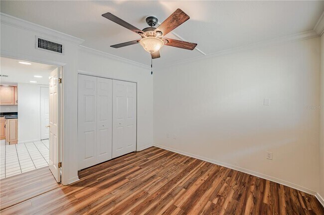 Foto del edificio - 1 Lake Hollingsworth Dr