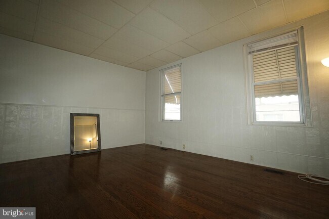 Foto del edificio - 2550 E Somerset St