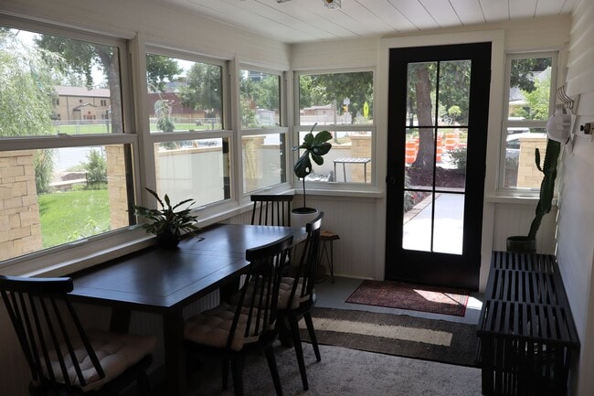 Building Photo - Fully Furnished Executive Home - Just Step...