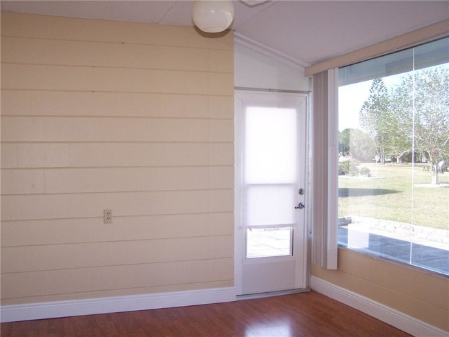 Foto del edificio - 1414 N Pebble Beach Blvd