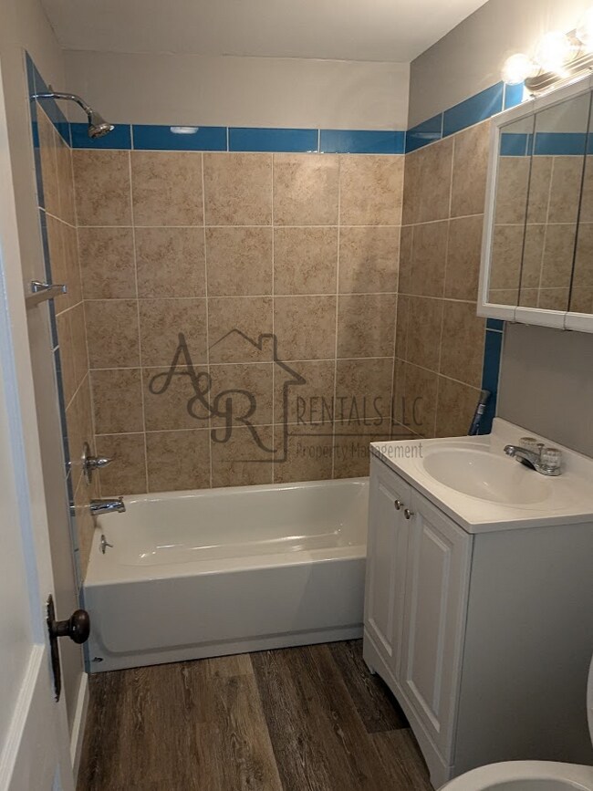 Building Photo - 426 Fieldcrest Dr