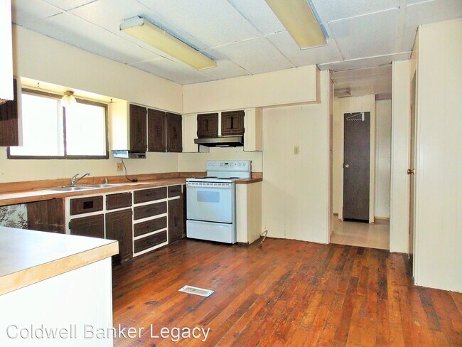 Building Photo - 4 br, 2 bath House - 11 Mockingbird Dr.