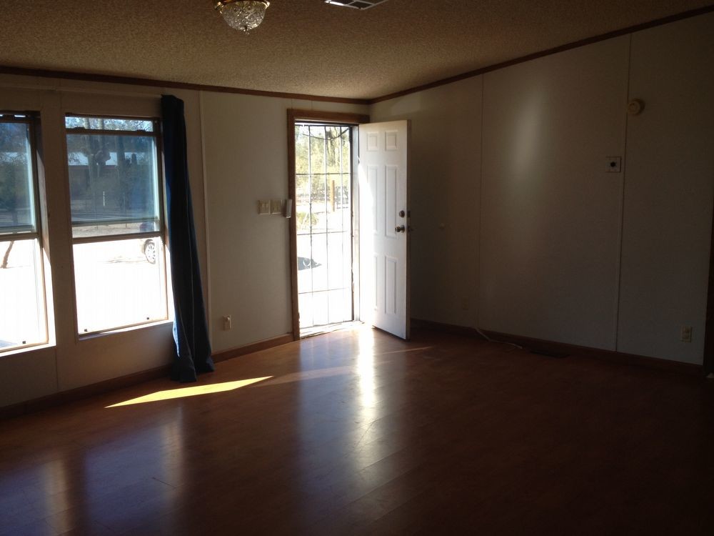Building Photo - Perfect Home in Picture Rocks