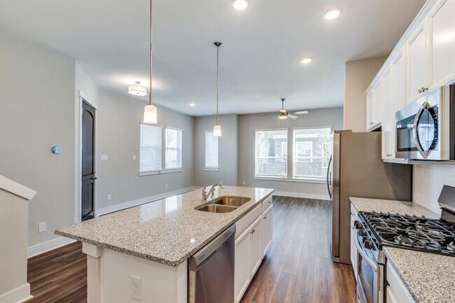 Building Photo - 715 Strawberry Pines Ct