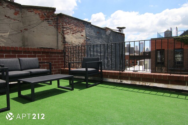 Foto del edificio - 228 E 10th St