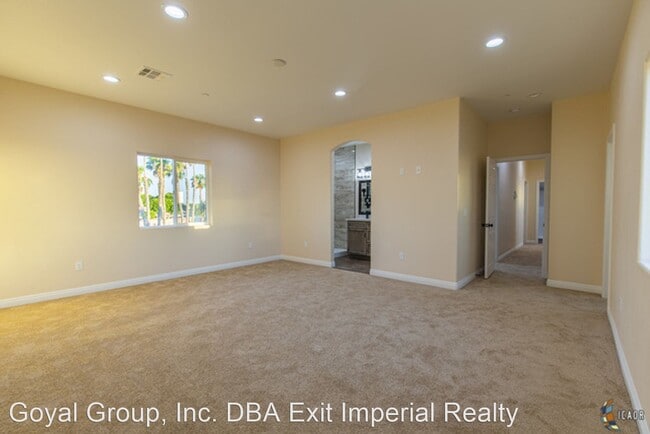 Building Photo - 4 br, 3 bath House - 1056 Crestview Dr