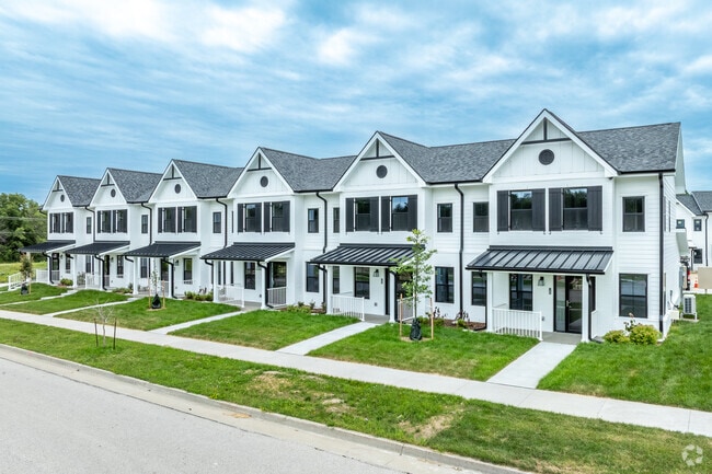 Building Photo - Townhomes at Creekside