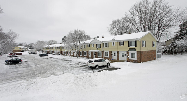 Building Photo - River Lane Townhouses