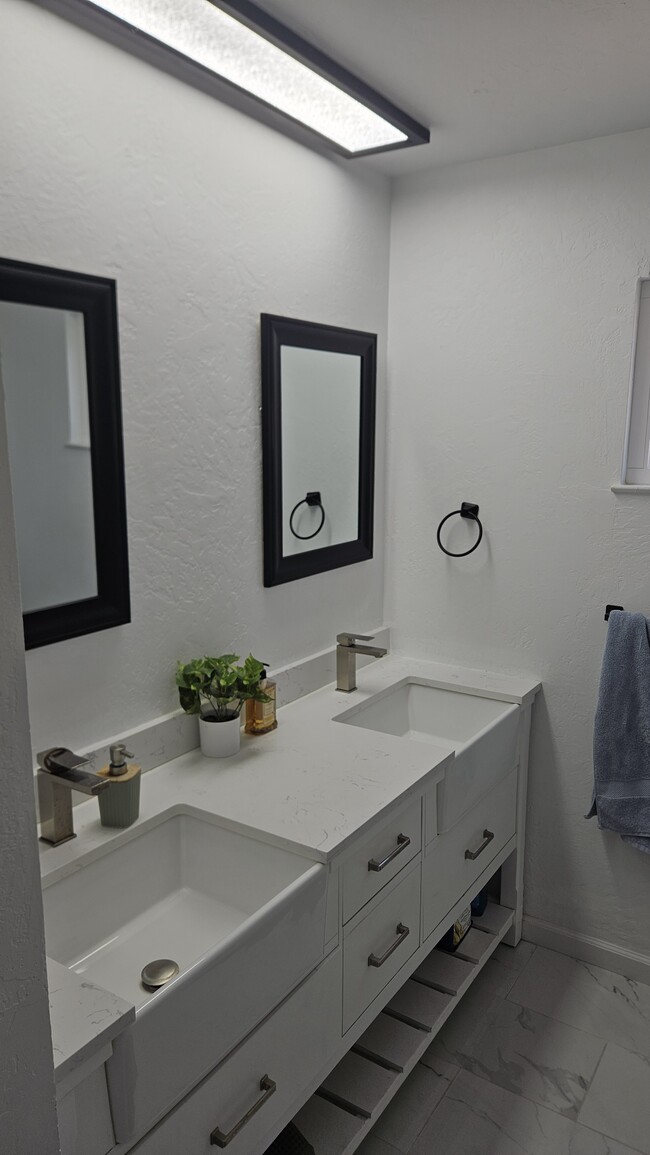 Foto del edificio - 3545 W Monte Vista Ct