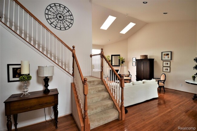 Building Photo - 4890 Spring Meadow Dr