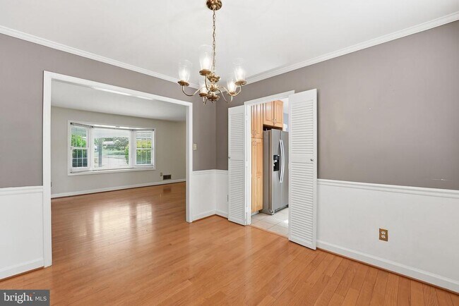 Foto del edificio - 8609 Woodview Dr