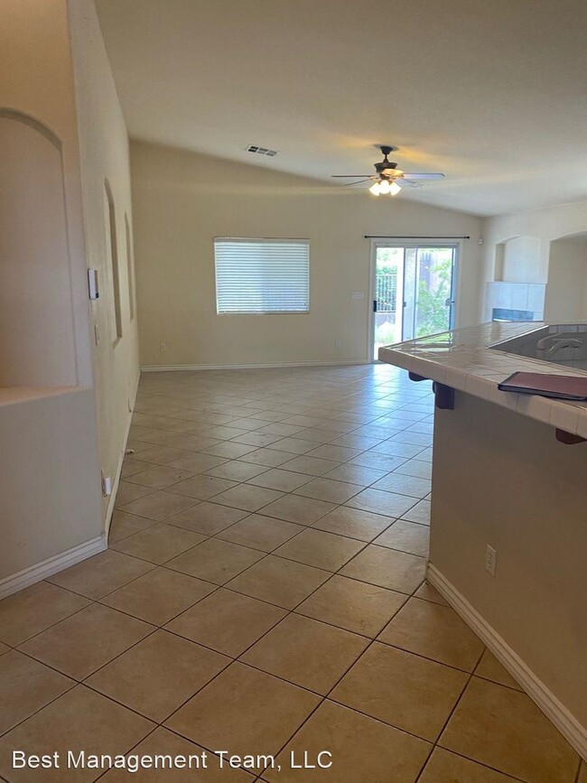 Foto del edificio - 10769 Hunter Mountain Ave