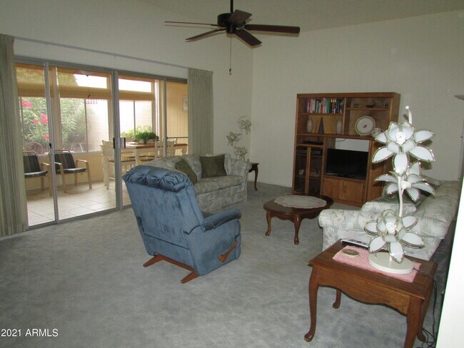 Foto del edificio - 10880 W Emerald Dr