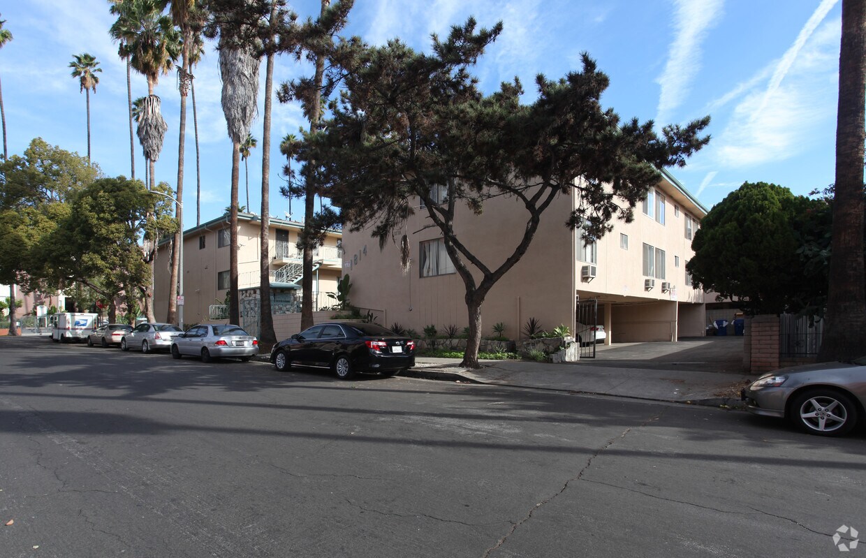 Foto del edificio - 1814 N Serrano Ave