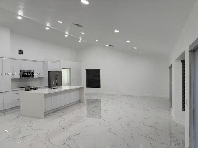 Foto del edificio - 8940 NW 7th Ct