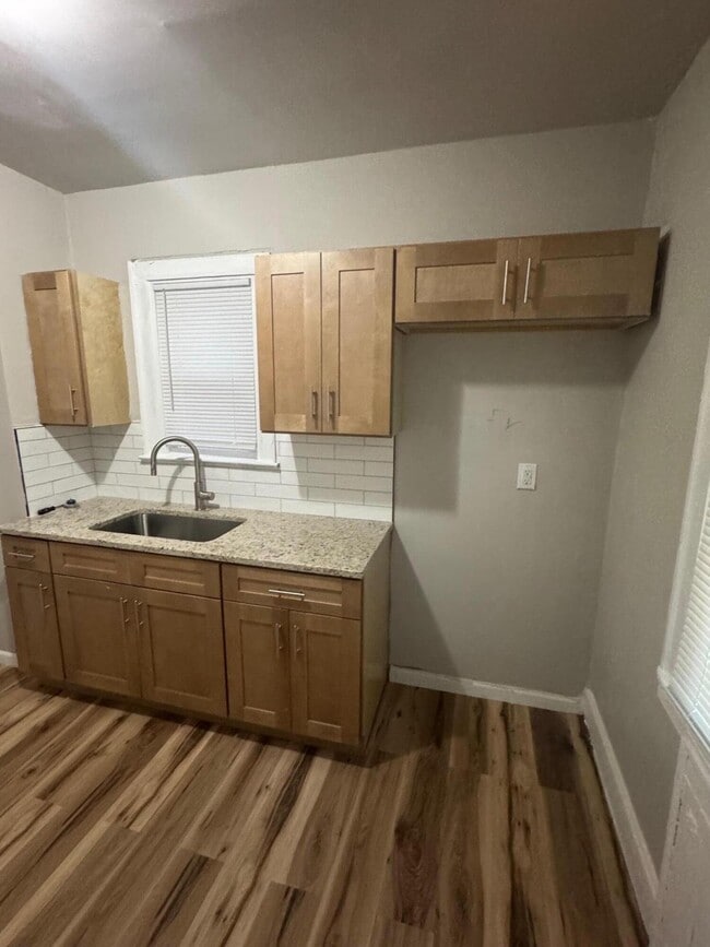 Building Photo - 14075 Cherrylawn St