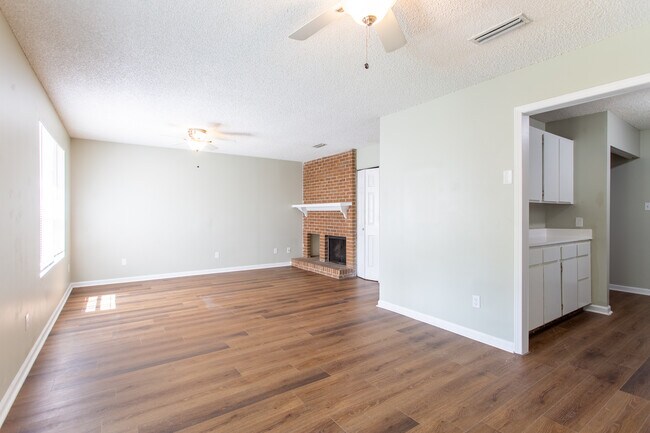 Building Photo - 109 Brookwood Pl