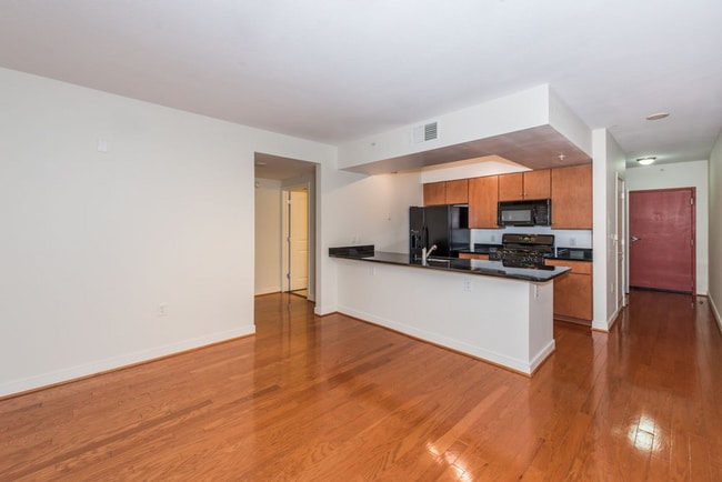 Photo - LARGE 1 Bedroom/1 Bathroom with Balcony in Bustling Mount Vernon Triangle!! House