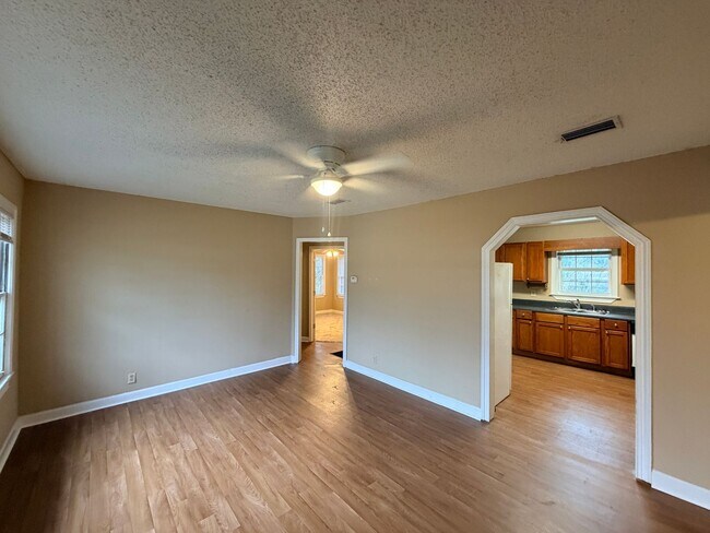 Building Photo - Three Bedroom Home in Valdosta, GA