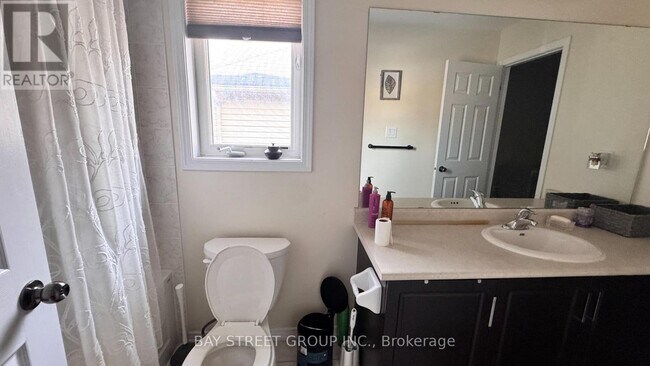 Photo du bâtiment - 8859 Dogwood Cres