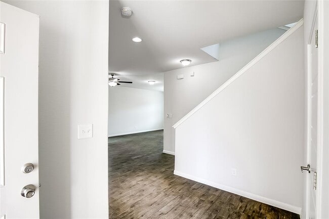 Foto del edificio - 100 Earl Keen St