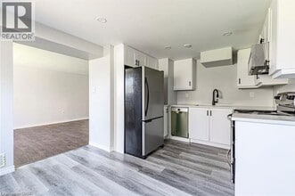 Building Photo - 3 Veevers Dr