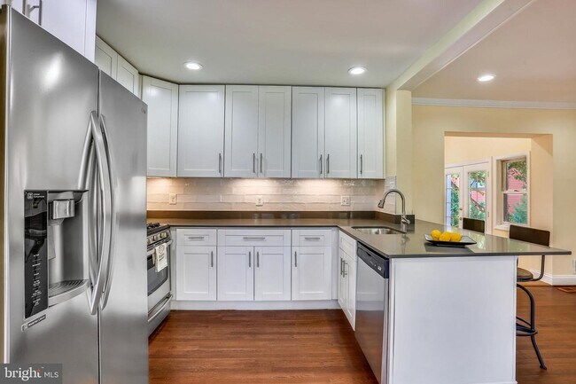 Foto del edificio - 8810 Melwood Rd