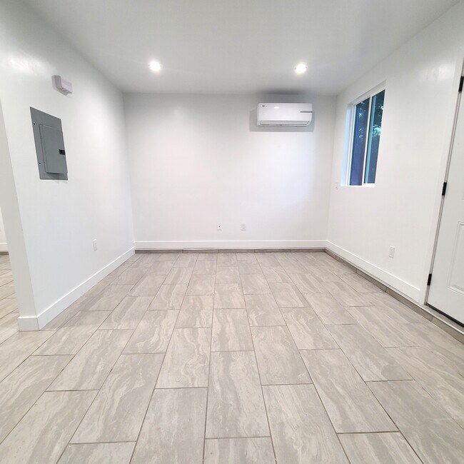 Foto del edificio - 7708 Etiwanda Ave
