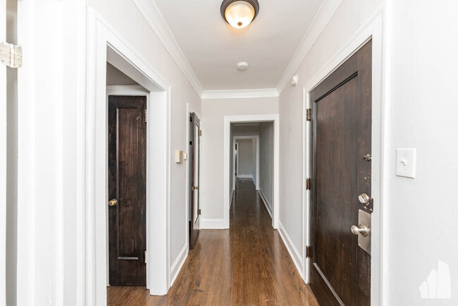 Building Photo - 5075 N Wolcott Ave