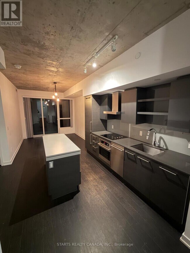 Photo du bâtiment - 1030 King St W