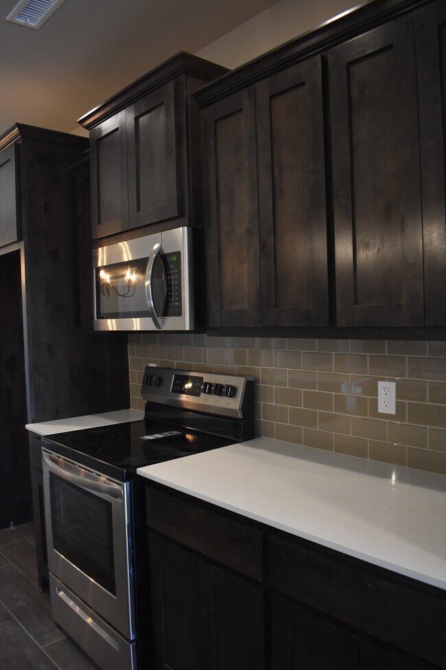 Photo - Upscale 4 Bedroom 3.5 Bathroom In The Heart of Fayetteville!! House