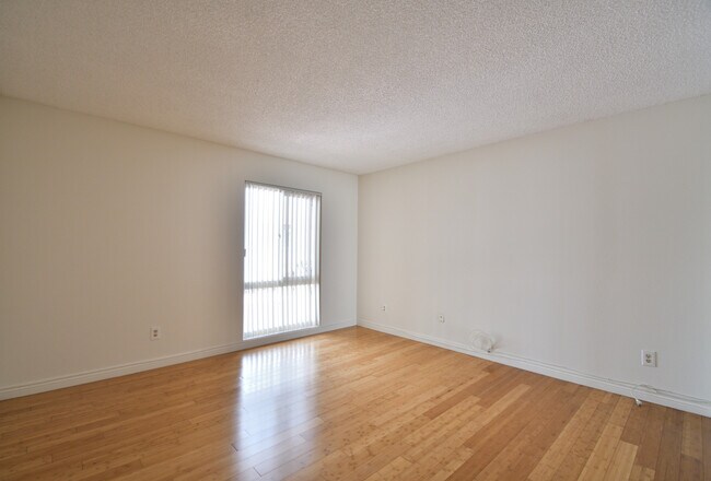 Building Photo - 320 Hermosa Ave