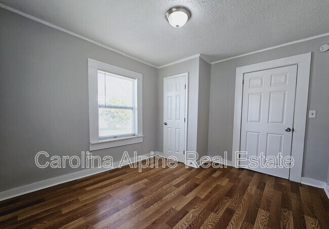 Building Photo - 509 Winsor St