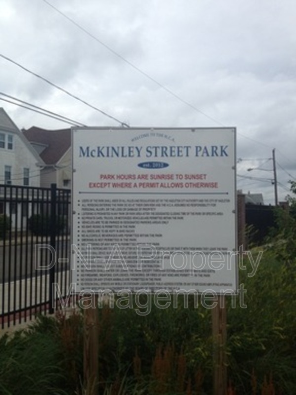 Building Photo - 633 McKinley St