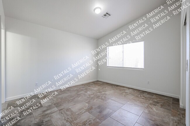 Building Photo - Charming 3 bedroom 2 bath