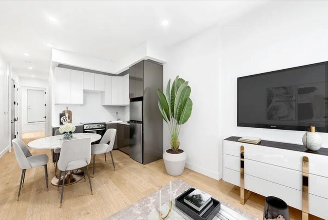 Foto del edificio - 3 bedroom in Brooklyn NY 11201