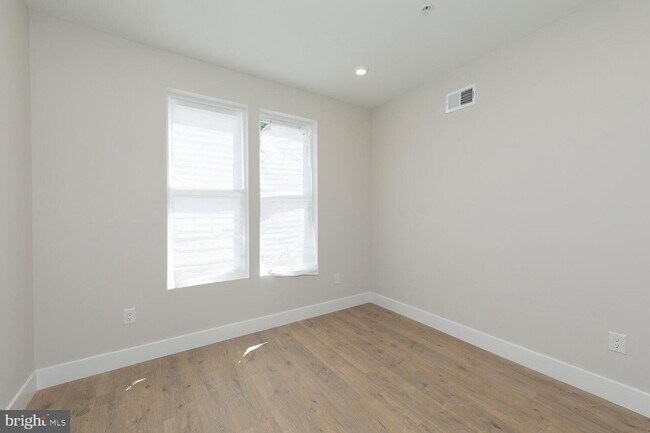Foto del edificio - 2218 N Franklin St