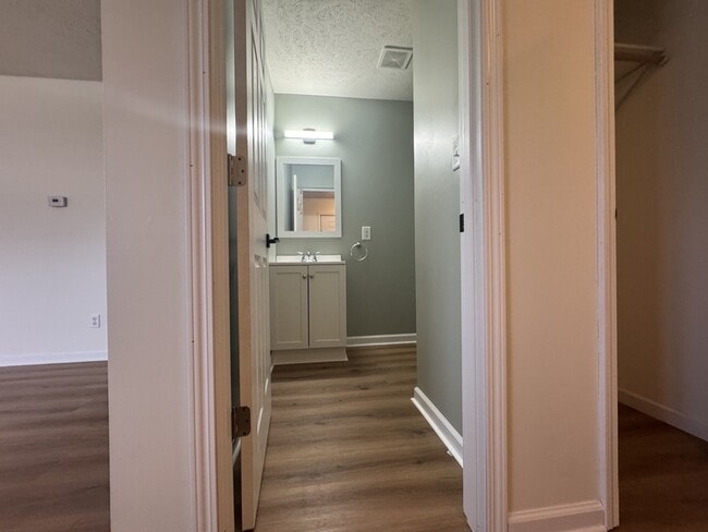 Building Photo - 308 N Ferne Clyffe Rd