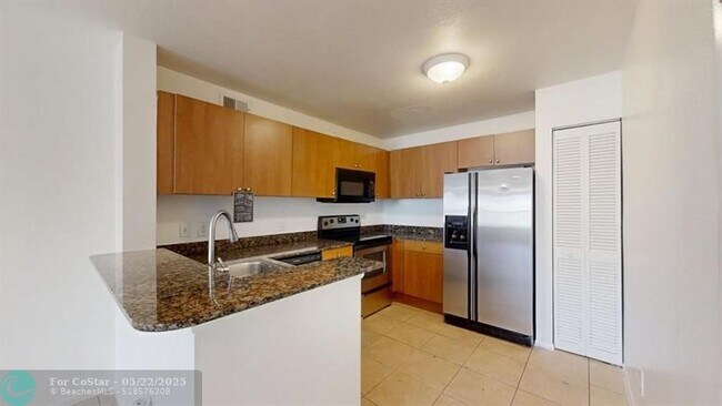 Foto del edificio - 1705 Palm Cove Blvd