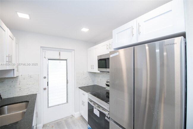 Foto del edificio - 8704 NW 35th St