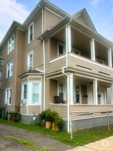 Building Photo - 612 Shelton St