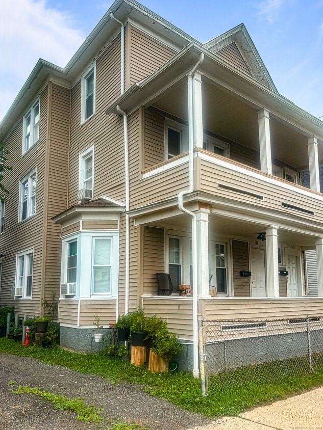 Primary Photo - 612 Shelton St