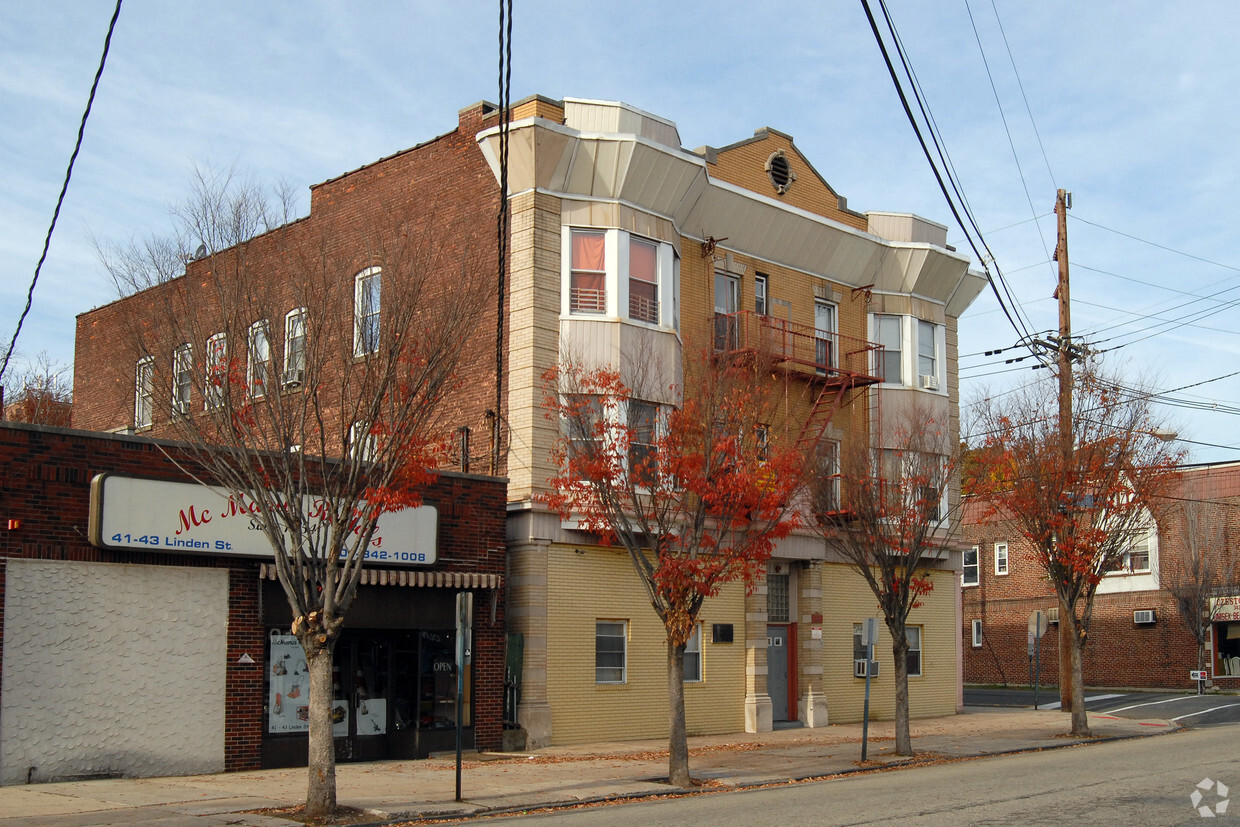 Building Photo - 45-47 Linden St