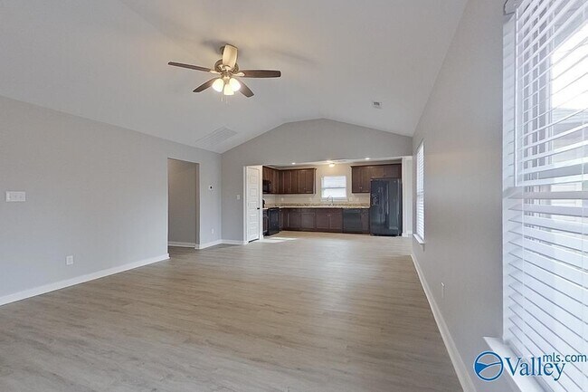 Foto del edificio - 488 Ford Chapel Rd