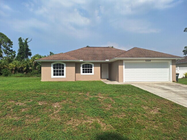Building Photo - 3/2 Annual Rental Near Atwater Elementary School