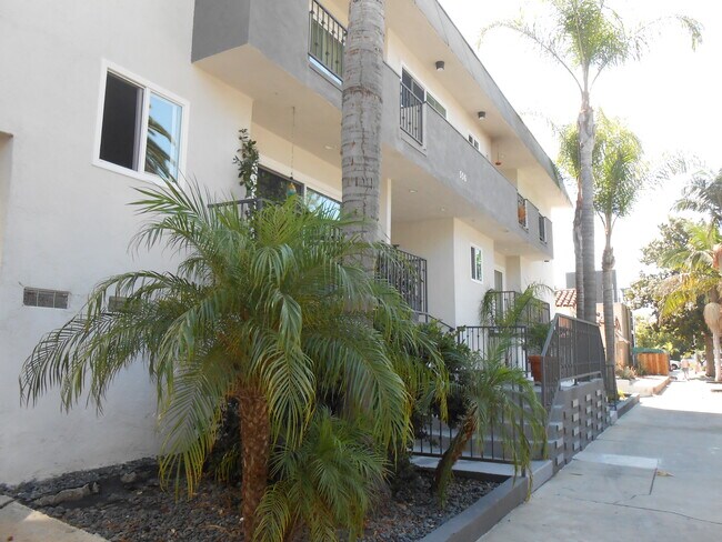 Building Photo - 536 N Sweetzer Ave