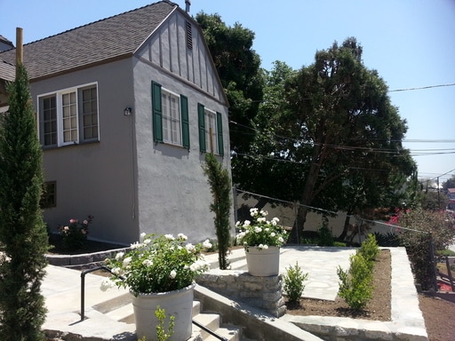 Building Photo - 442 1/2 N Lake St