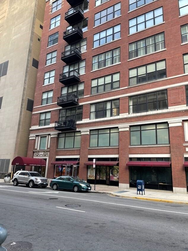 Building Photo - 547 S Clark St