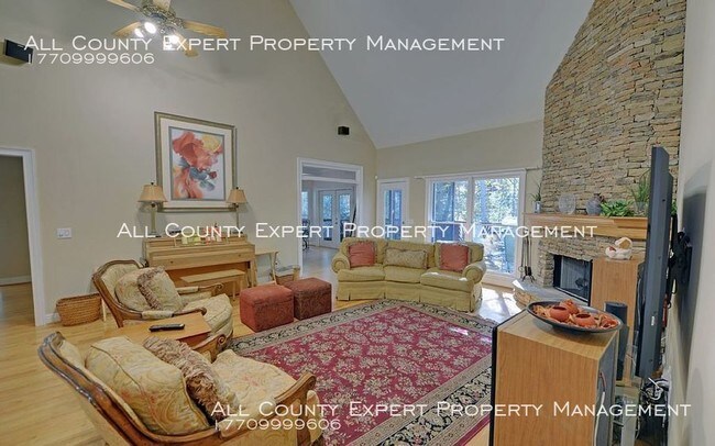 Foto del edificio - FULLY FURNISHED LAKE HOUSE