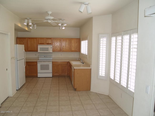 Building Photo - 6431 W Desert Hollow Dr
